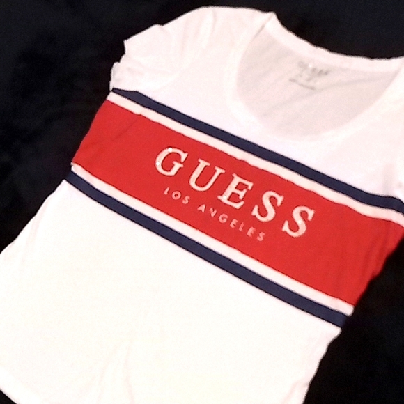Guess.Tee..White&Red - Picture 3 of 4
